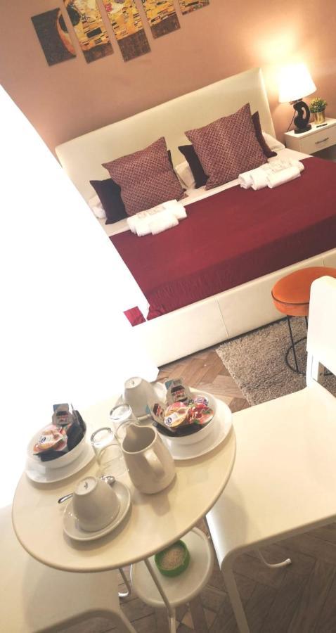 Bed and Breakfast Domus Luigi Leone II à Naples Extérieur photo