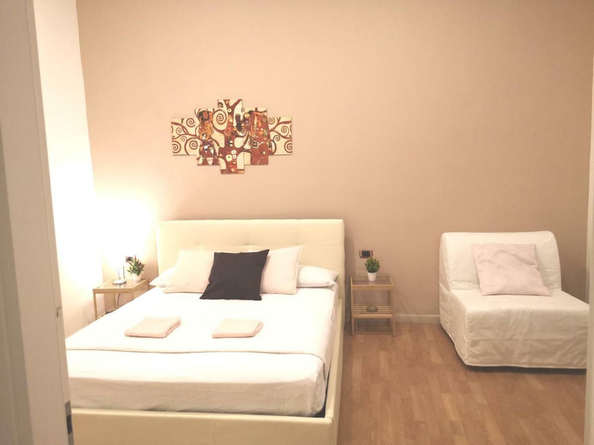 Bed and Breakfast Domus Luigi Leone II à Naples Extérieur photo