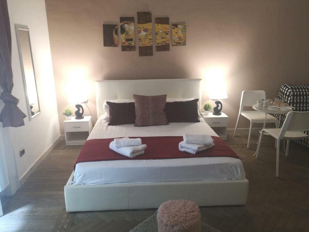 Bed and Breakfast Domus Luigi Leone II à Naples Extérieur photo