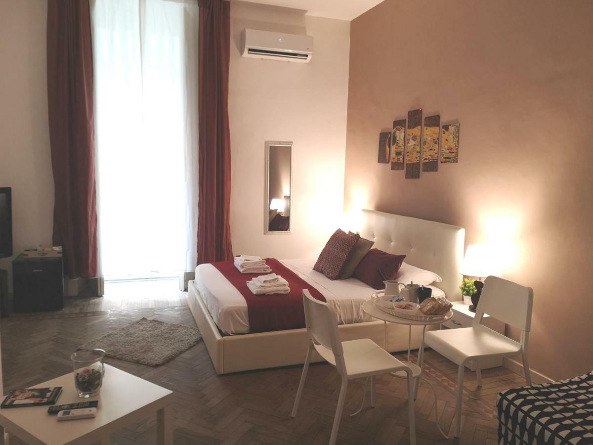 Bed and Breakfast Domus Luigi Leone II à Naples Extérieur photo