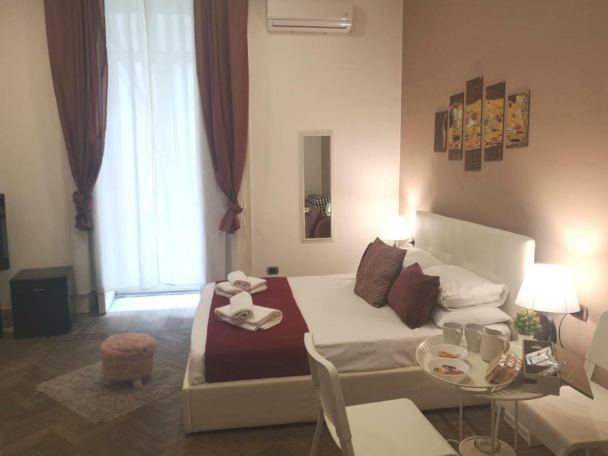 Bed and Breakfast Domus Luigi Leone II à Naples Extérieur photo