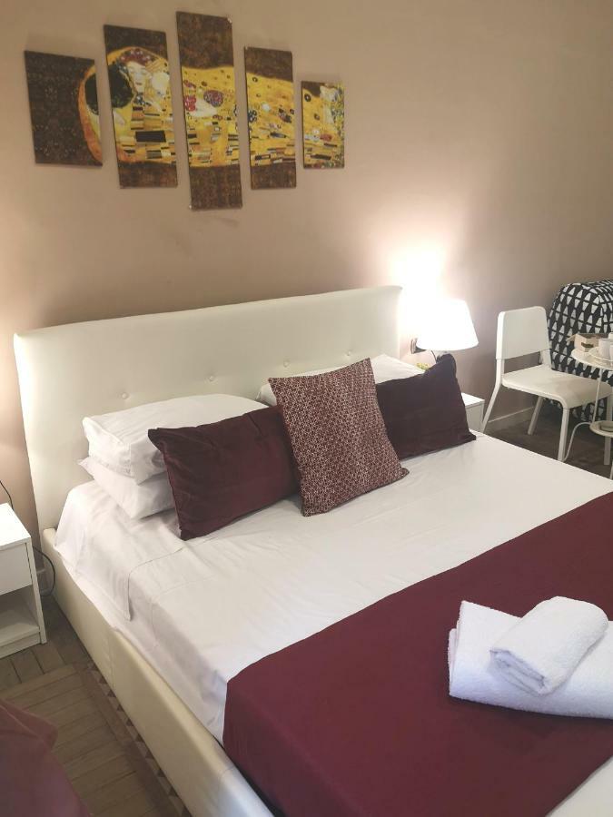 Bed and Breakfast Domus Luigi Leone II à Naples Extérieur photo