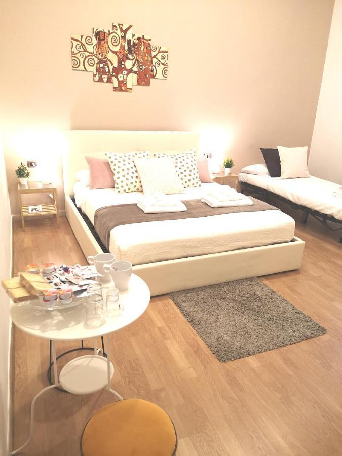 Bed and Breakfast Domus Luigi Leone II à Naples Extérieur photo