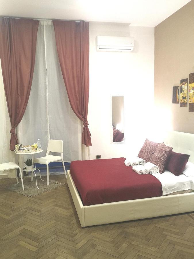 Bed and Breakfast Domus Luigi Leone II à Naples Extérieur photo
